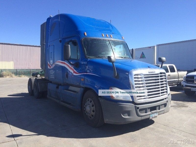 2011 Freightliner Ca12564dc - Cascadia Sleeper Semi Trucks photo
