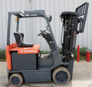Toyota Model 7fbcu25 (2004) 5000lbs Capacity Great 4 Wheel Electric Forklift photo