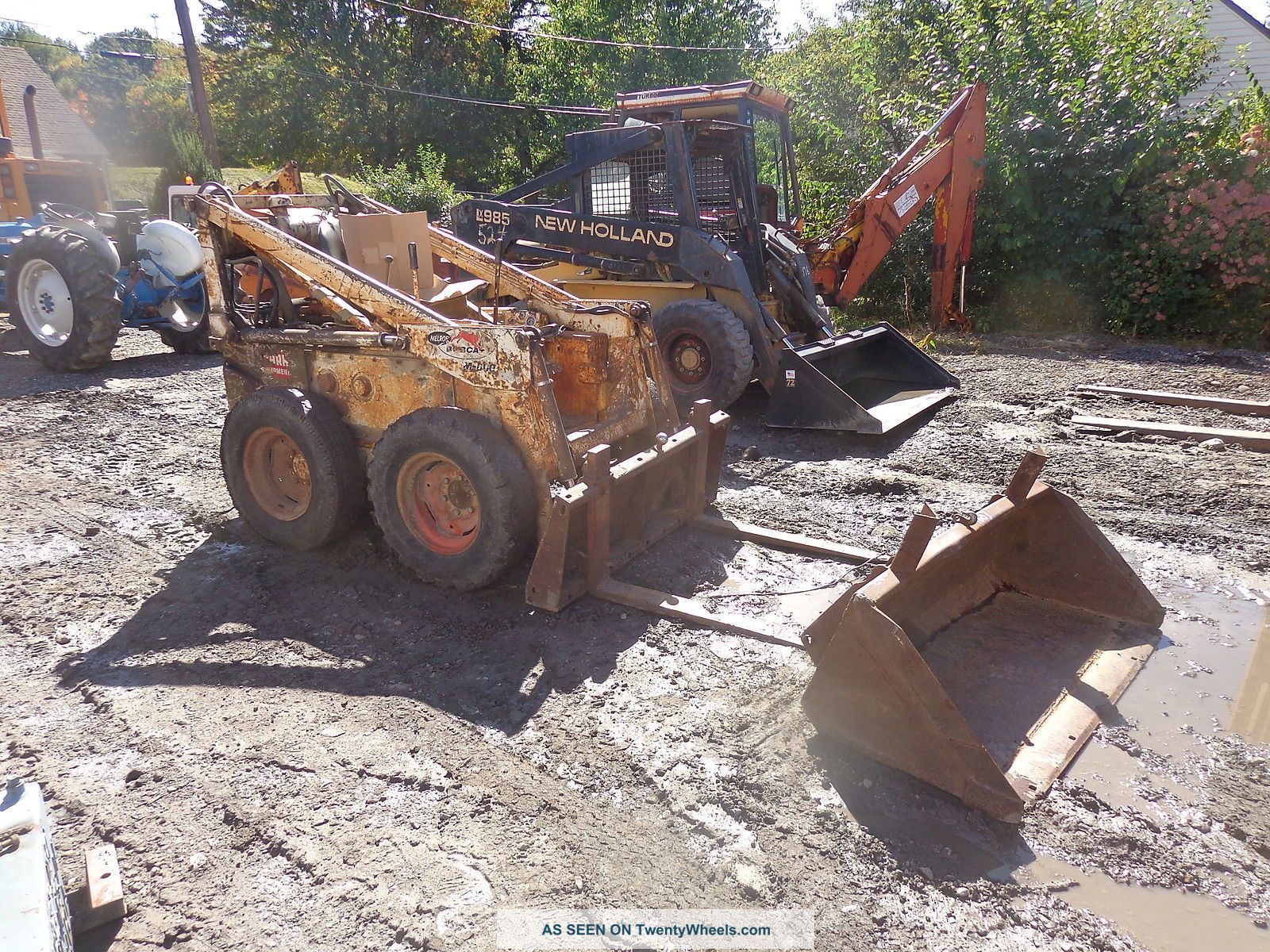 Bobcat M - 600 Skid Steer Loader W Forks Runs Exc Video Skidsteer Skid Steer Loaders photo