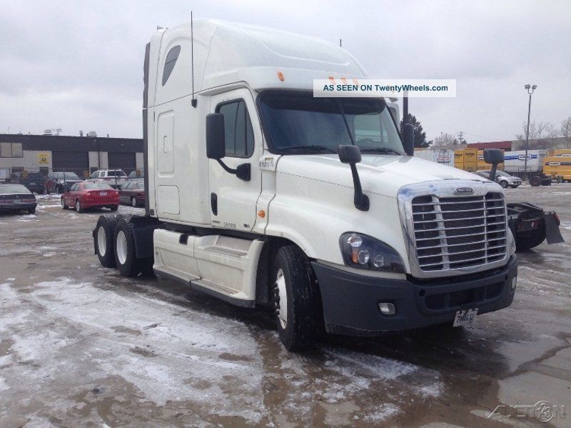 2012 Freightliner Ca12564dc - Cascadia Sleeper Semi Trucks photo