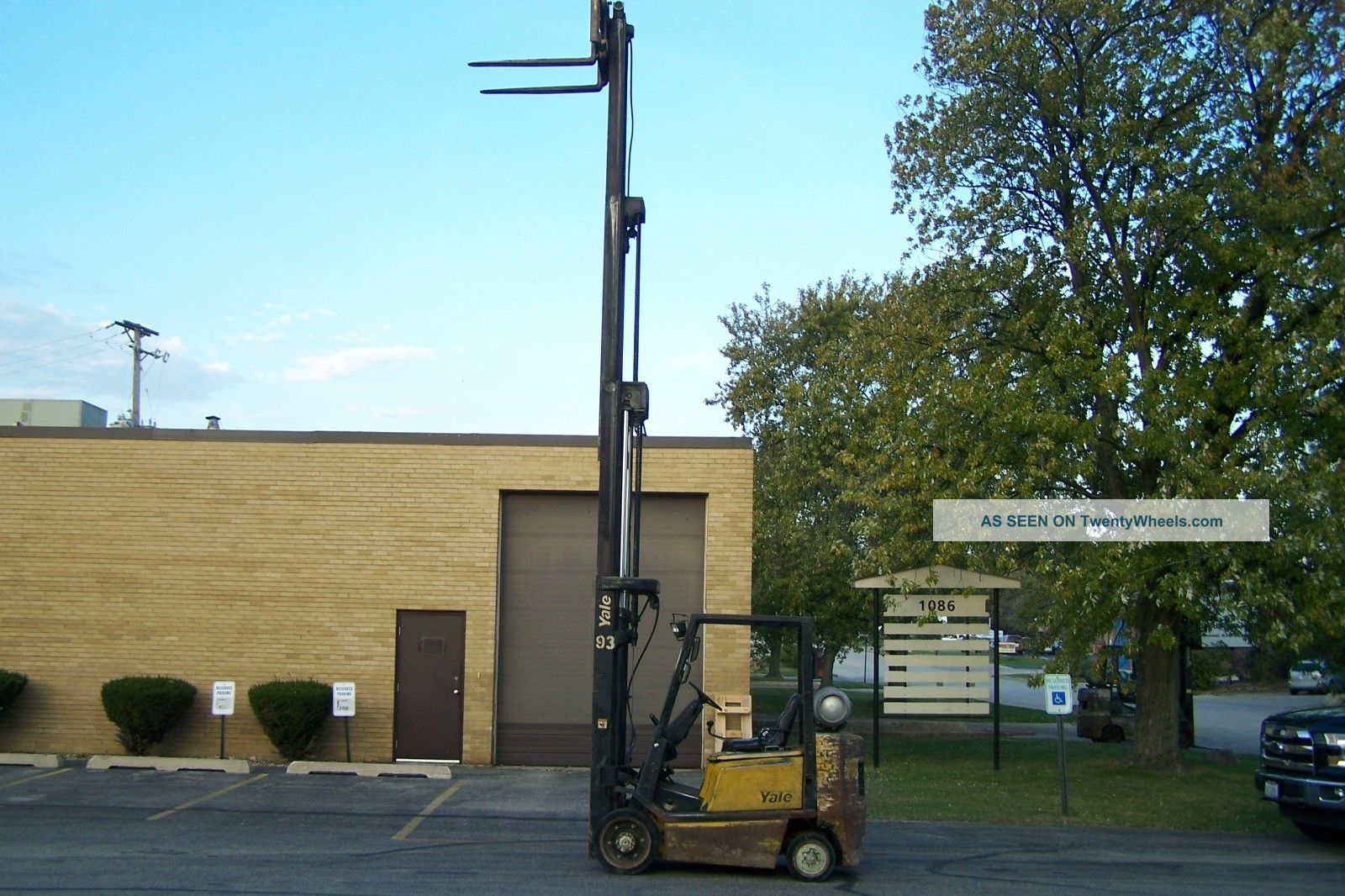 Yale Forklift, Quad Mast Fork Lift Truck Lifts 22 '. Sideshift. 4354 Hours