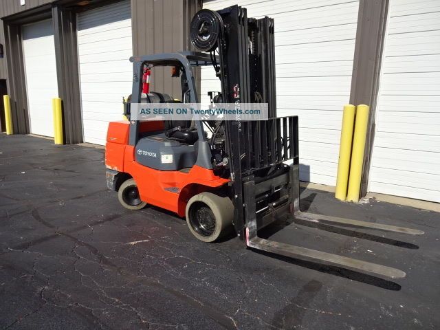 Toyota 2011 7fgcu45,  Very Forklift With 10,  000 Lbs.  Capacity Forklifts photo