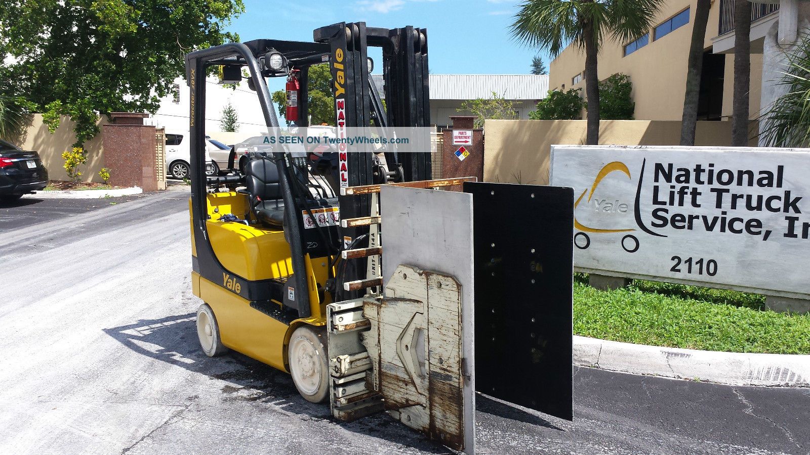 2008 Yale Forklift Glc030 W/ Appliance Clamp Attachment