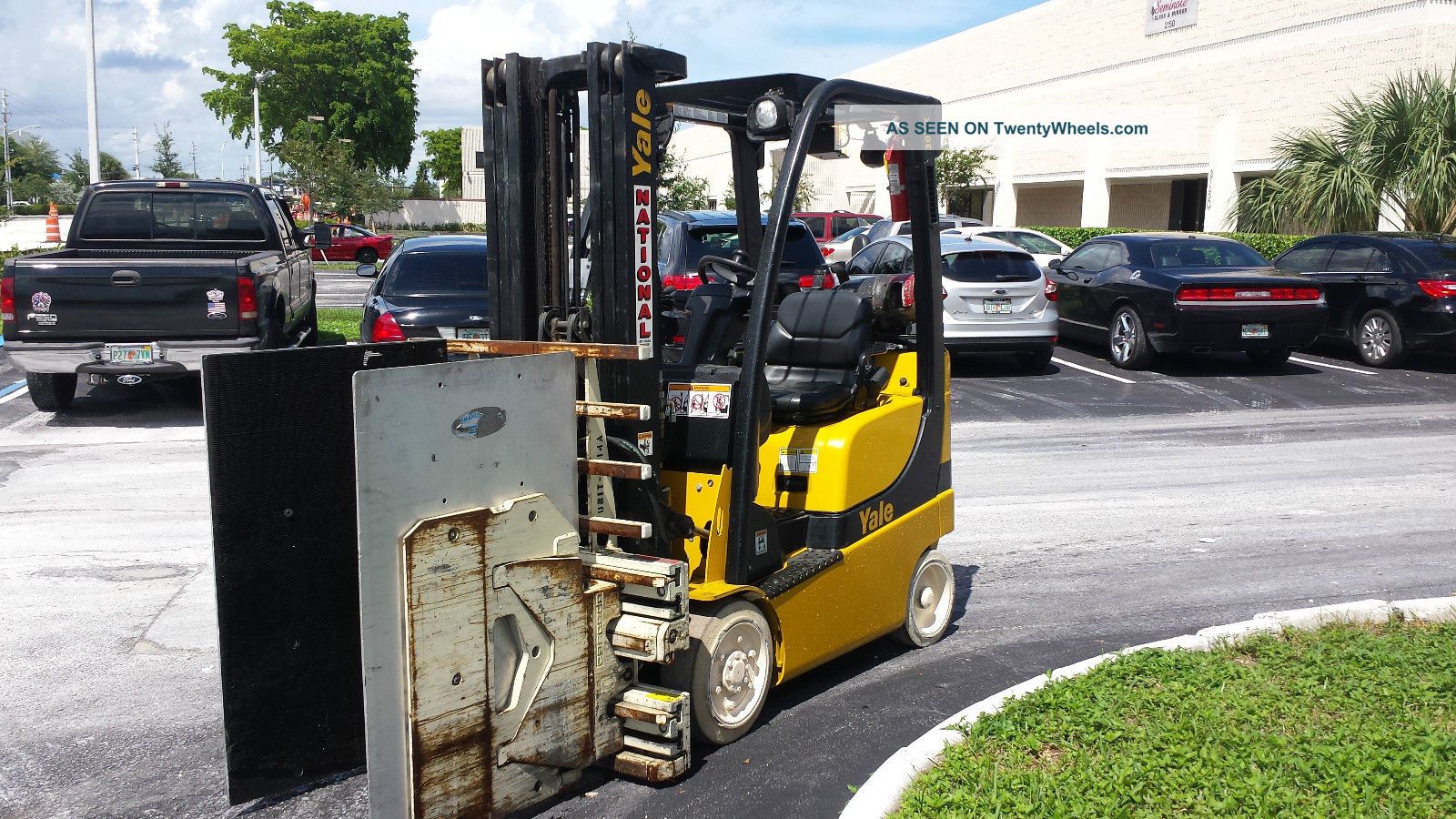 2008 Yale Forklift Glc030 W/ Appliance Clamp Attachment