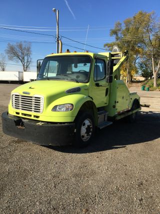 2009 Freightliner M2106 photo