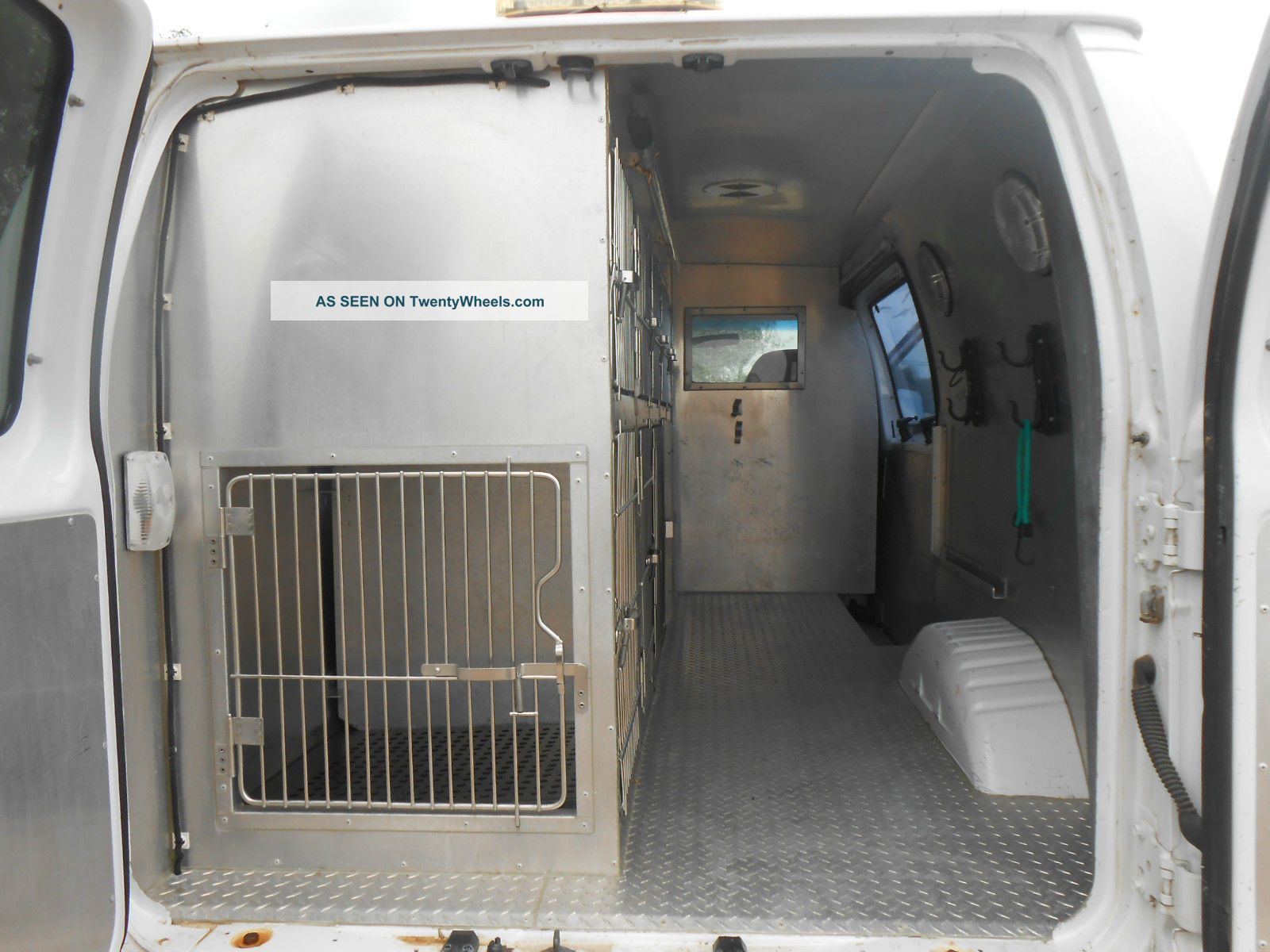 2004 Ford Econoline E - 250 Delivery / Cargo Vans photo