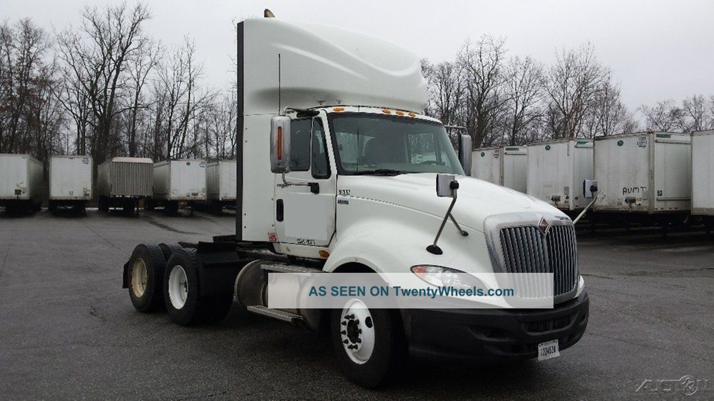 2011 International Prostar Daycab Semi Trucks photo