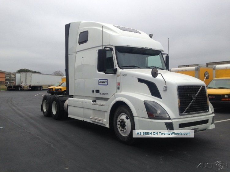 2012 Volvo Vnl64t670 Sleeper Semi Trucks photo