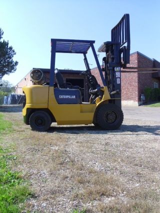 Forklift:2002 Cat Gp25k: Lpg,  Pneumatic,  3855 photo