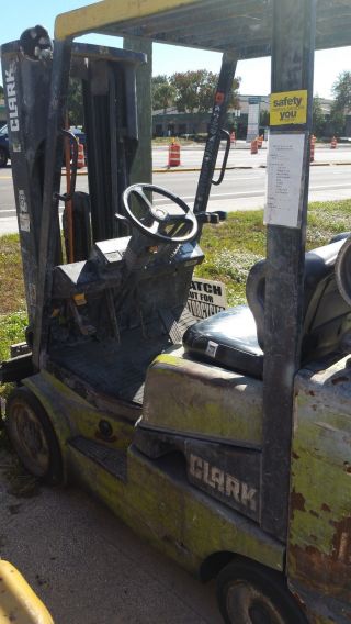 Clark Cgc25 Propane Powered Forklift photo
