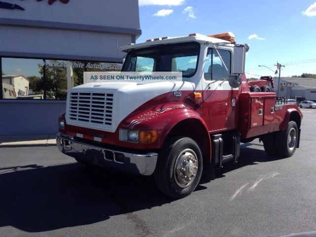 2002 International 4700 Wreckers photo