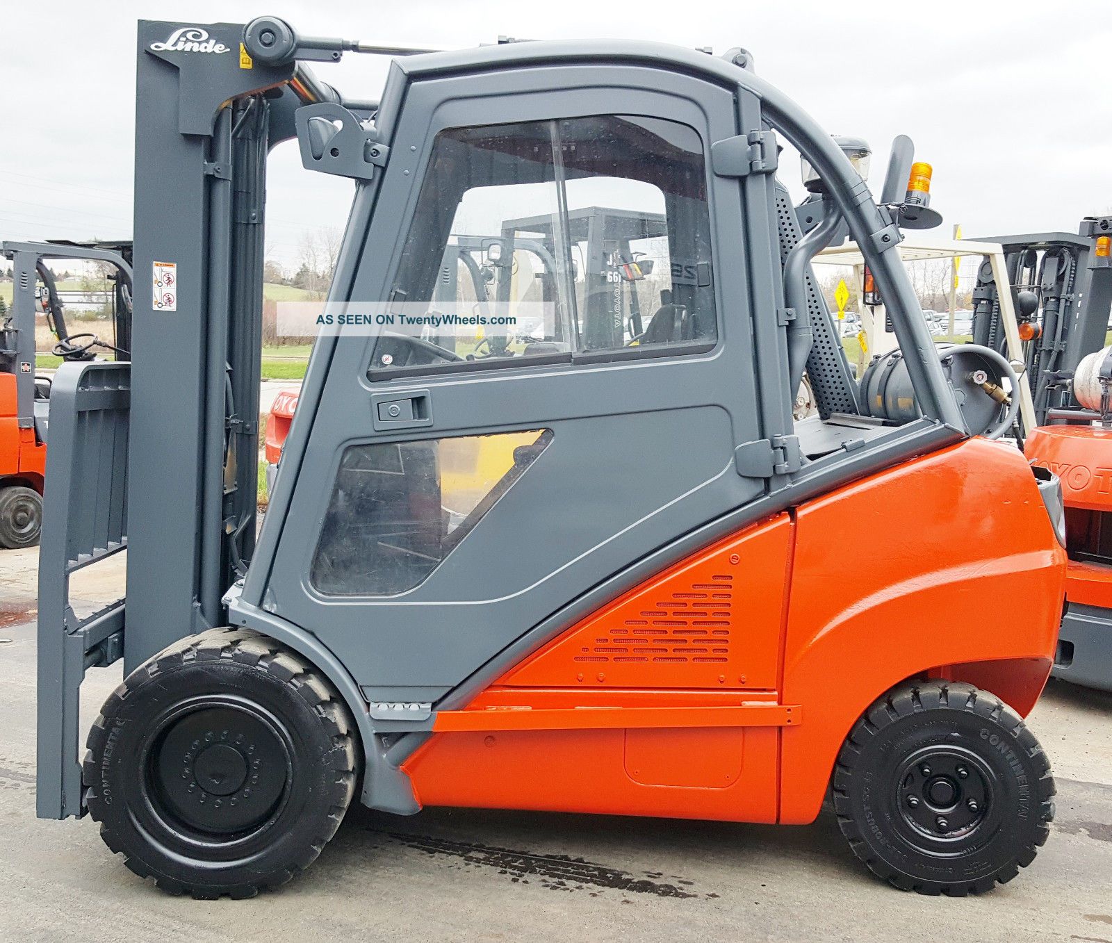 Linde Pneumatic H30t 6000lb Full Cab Forklift Lift Truck Forklifts photo