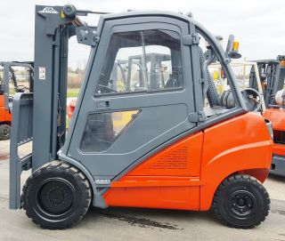 Linde Pneumatic H30t 6000lb Full Cab Forklift Lift Truck photo
