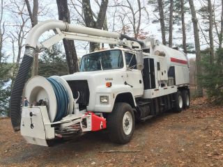 1994 Ford L8000 photo