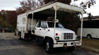 1999 Chevrolet C8500 Quad Cab photo