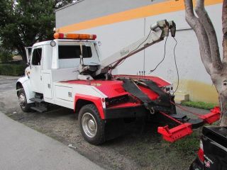 1999 International 4700 Tow Truck Wheel Lift photo