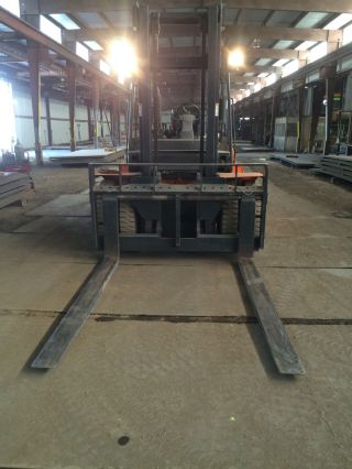 Doosan Industrial 20k Forklift photo