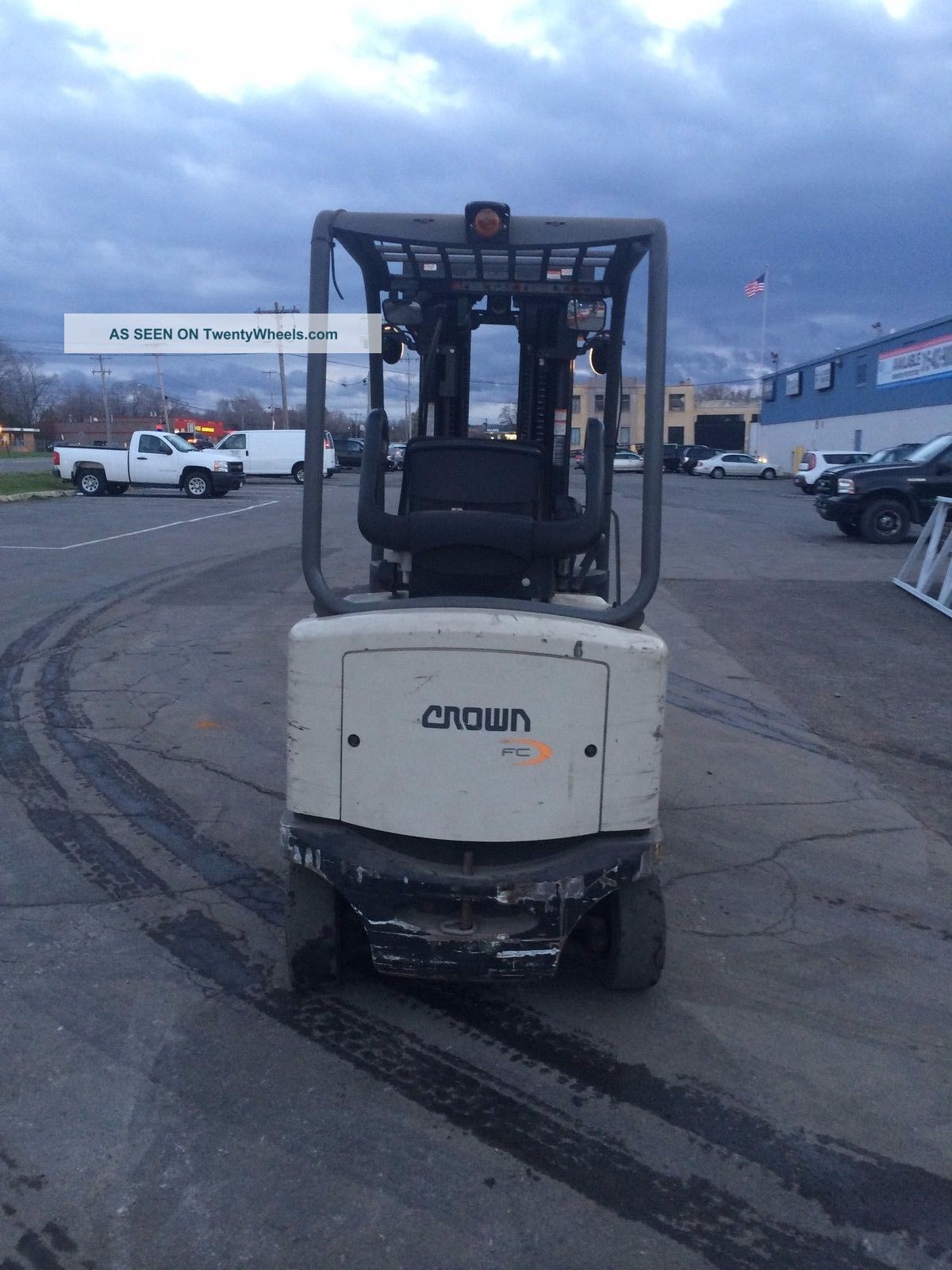 Crown 5000lb Cap. Electric Forklift 42 " Forks Quad Mast 256 " Lift