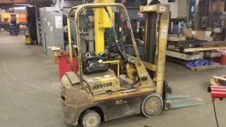 Hyster 525 Forklift photo