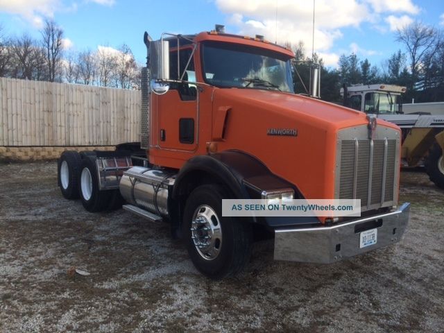 2006 Kenworth T800 Daycab Semi Trucks photo