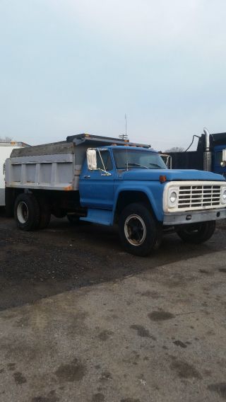 1976 Ford F700 photo