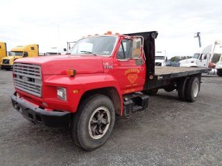 1990 Ford F700 photo