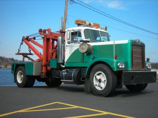 1973 Diamond Reo Wrecker photo