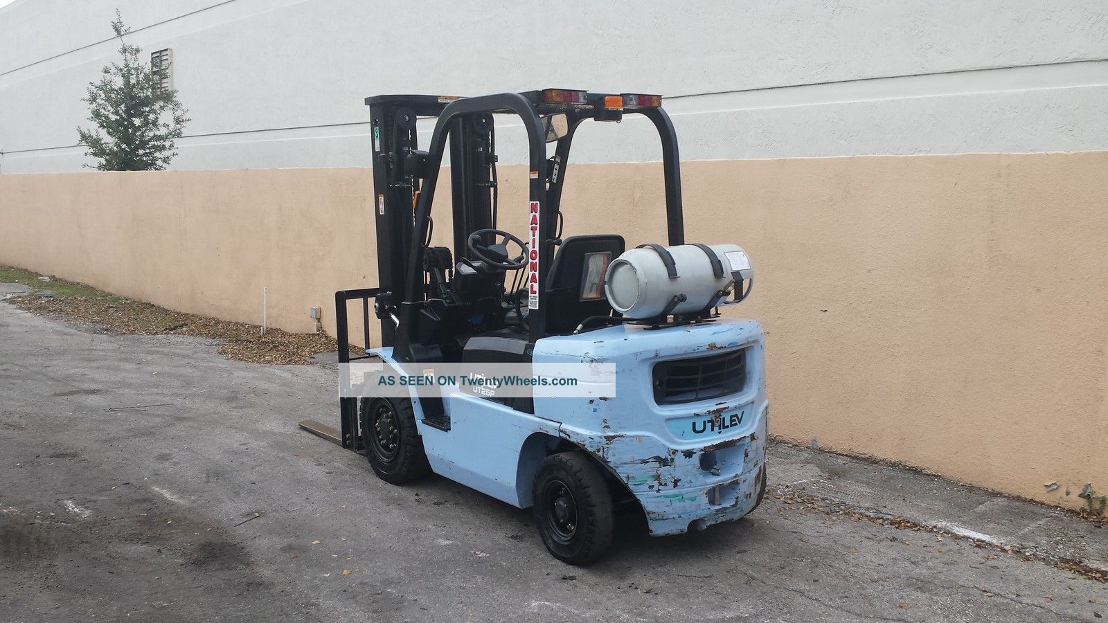2012 Utilev 5000lbs Pnuematic Tires Tripple Mast W/ Side Shifter Forklifts photo