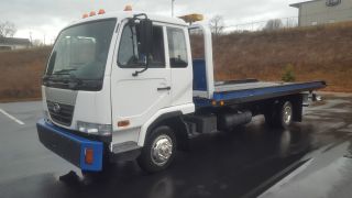 2006 Nissan 2300 photo