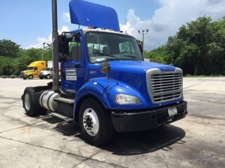 2011 Freightliner Business Class M2 112 photo