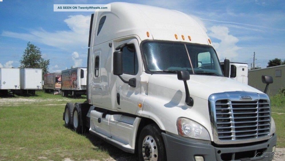 2010 Freightliner Ca12564dc - Cascadia Sleeper Semi Trucks photo