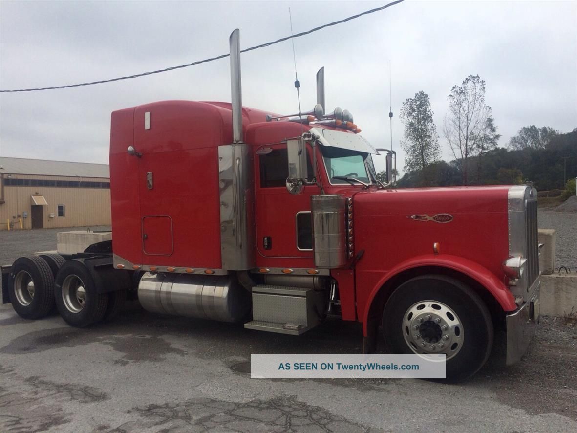 2005 Peterbilt 379 Exhd Sleeper Semi Trucks photo