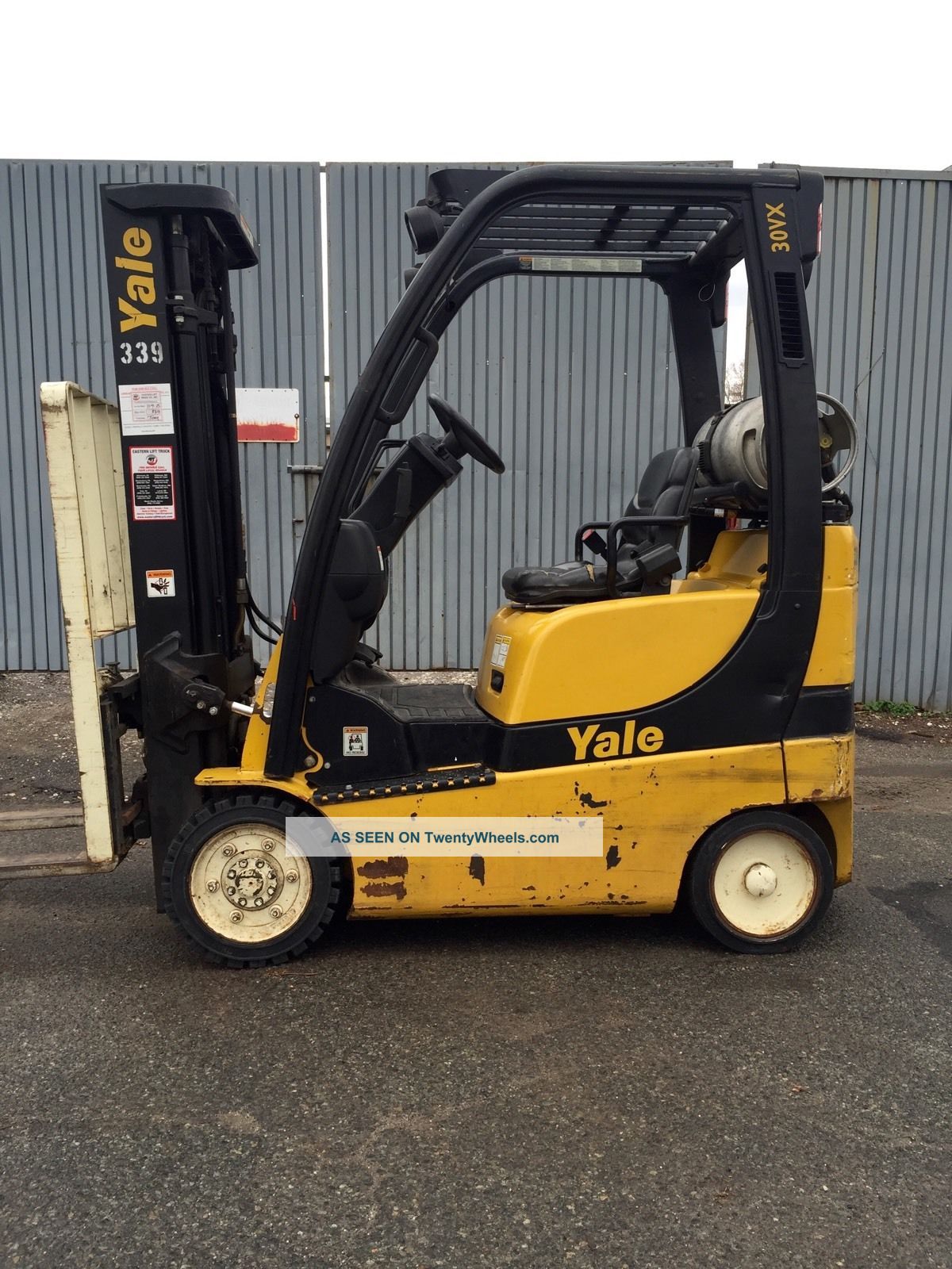 2006 Yale 3000lb Forklift 880 Hours Forklifts photo