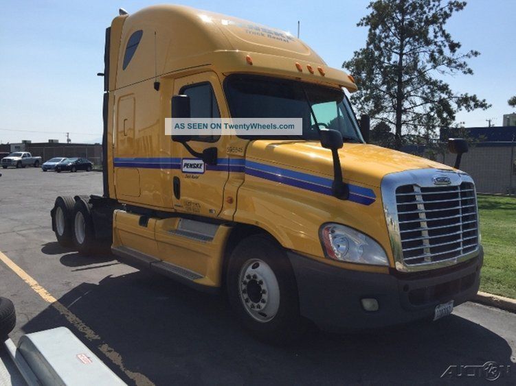 2011 Freightliner Ca12564dc - Cascadia Sleeper Semi Trucks photo