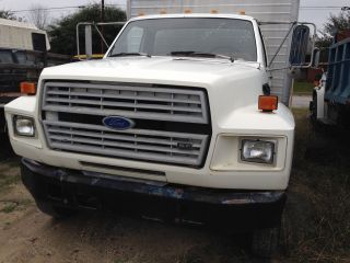 1993 Ford Ford 700 photo