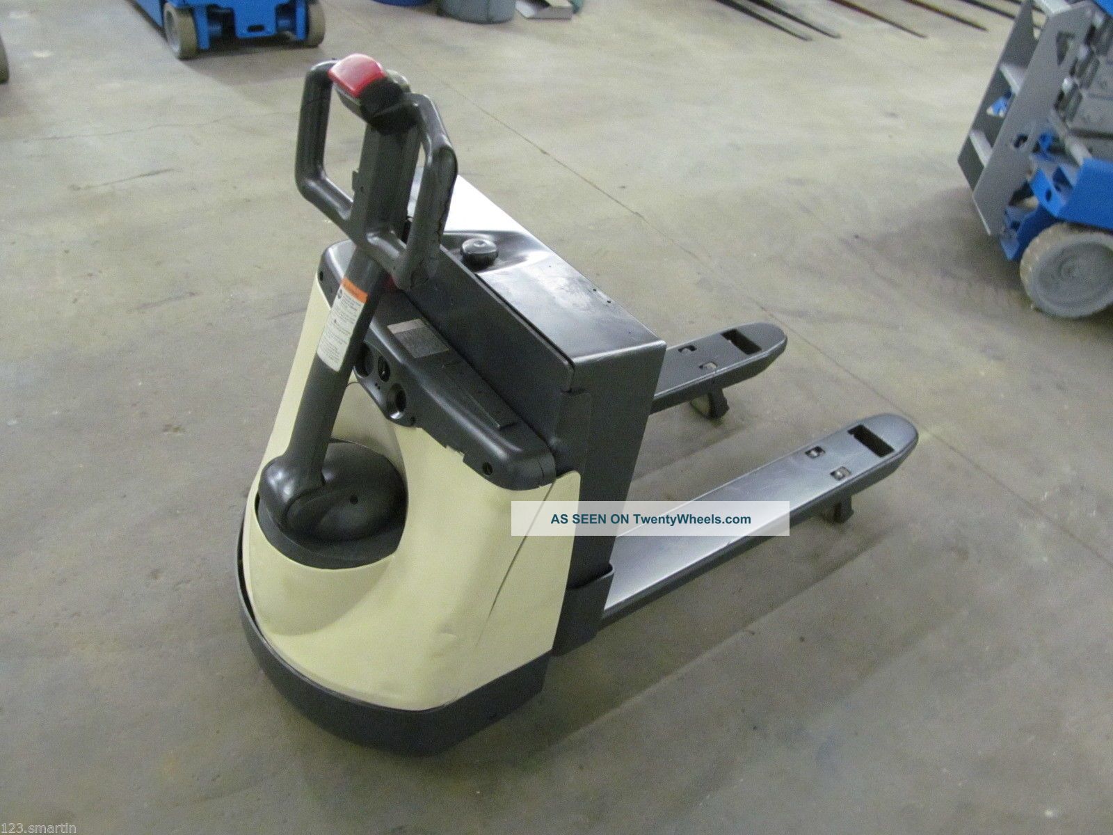 Crown 4, 500 Lb. Electric Pallet Jack, Crown, Hyster, Yale, Raymond Batteries