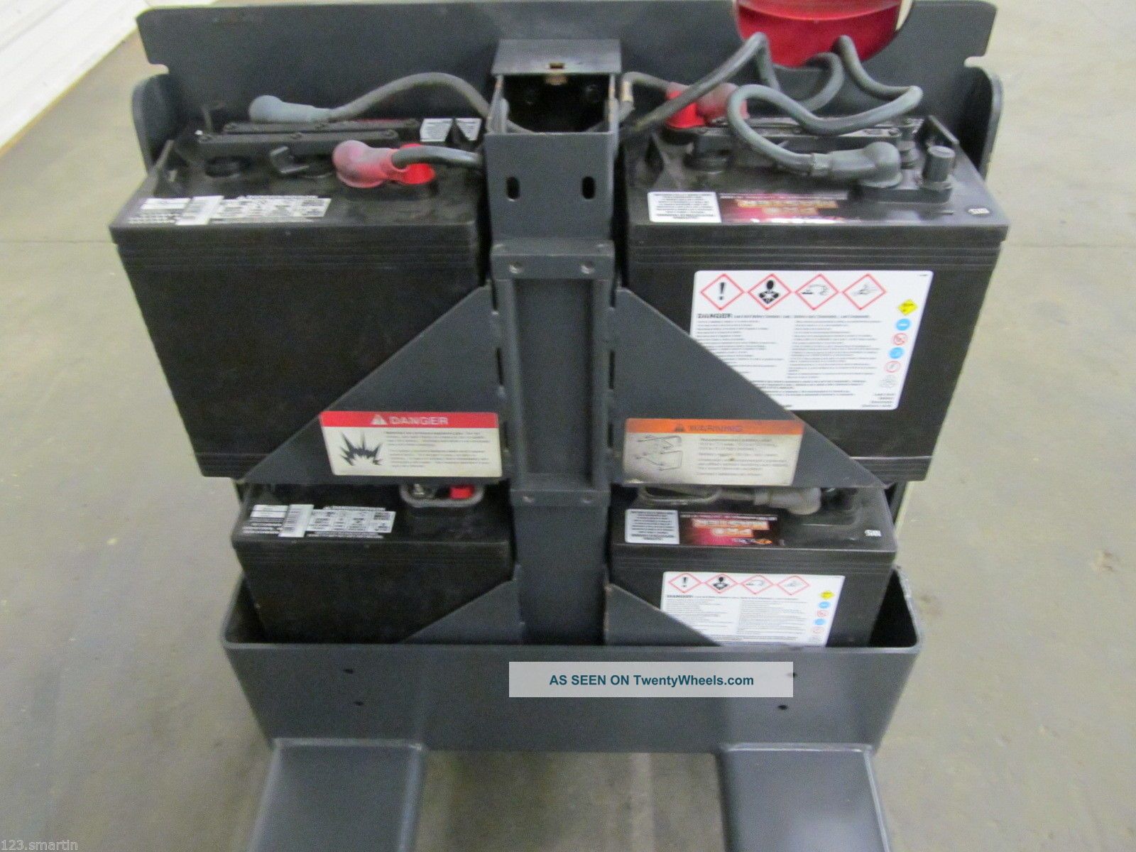 Crown 4, 500 Lb. Electric Pallet Jack, Crown, Hyster, Yale, Raymond Batteries