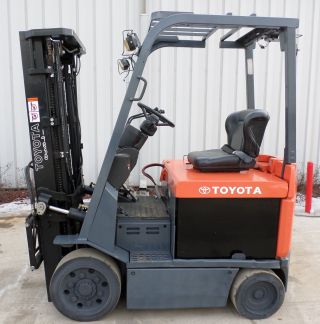 Toyota Model 7fbcu25 (2006) 5000lbs Capacity Great 4 Wheel Electric Forklift photo