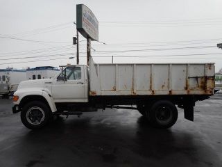 1997 Ford F700 Landscaping Dump Truck photo