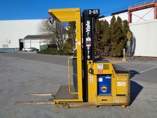 Yale 0s030 3,  000lbs Order Picker Electric Forklift - 195in Height - Battery photo