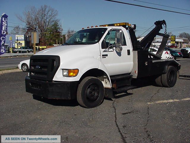 2004 Ford 750 Wreckers photo