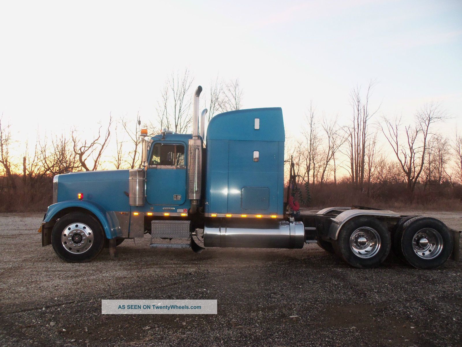 1998 Freightliner Classic Sleeper Semi Trucks photo