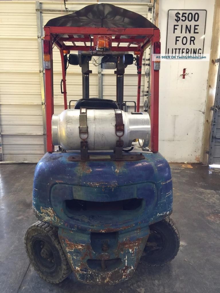 Komatsu Fg20c Pneumatic Tire Forklift 4000lb Cap. 2 Stage 128 In Lift