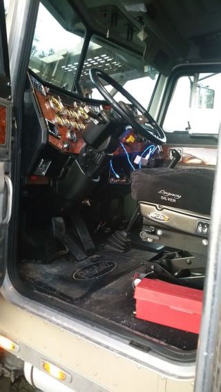 2000 Peterbilt photo