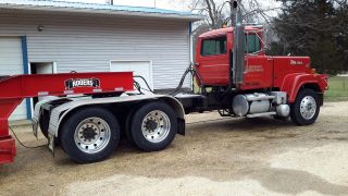 1990 Mack 600 photo