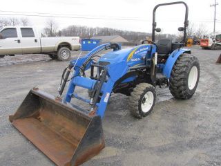 Holland Boomer 35 4x4 Compact Tractor W/ Loader & Mower photo