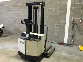 Crown Forklift 30wtl photo