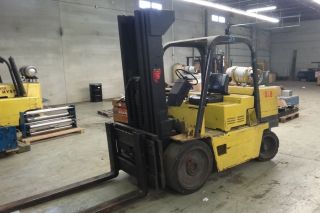 Caterpillar T125d Forklift: Triple Stage photo