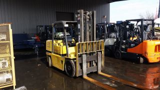 15,  000 Lbs Caterpillar Warehouse Forklift photo