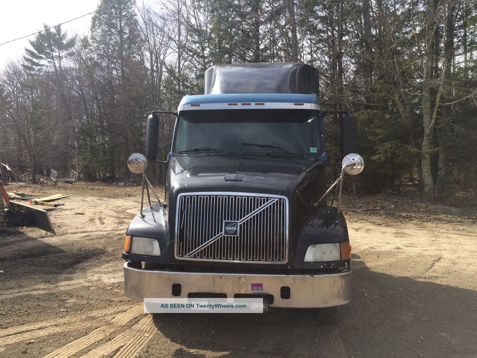 2000 Volvo Vnl Sleeper Semi Trucks photo